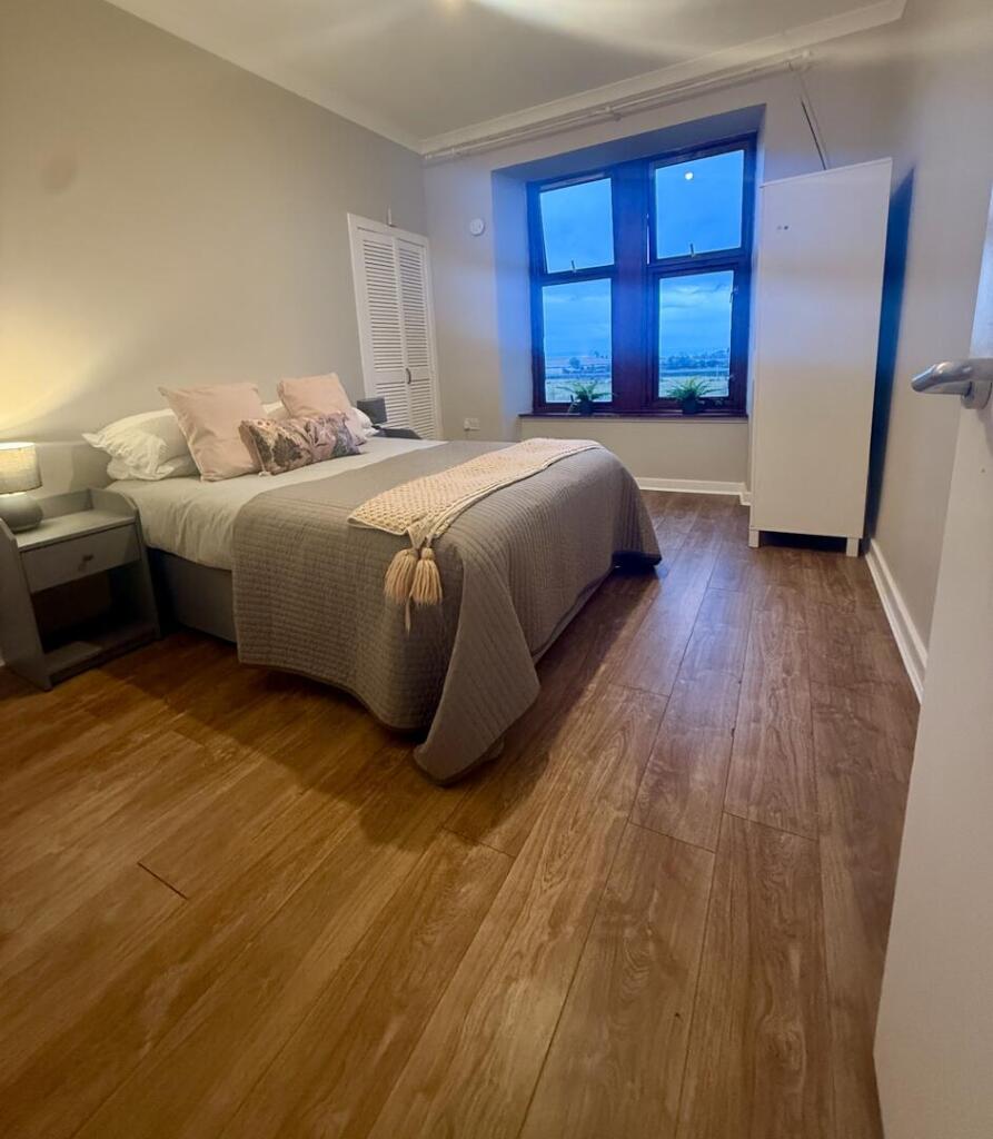 Apartment in Glasgow, West Dunbartonshire - More
