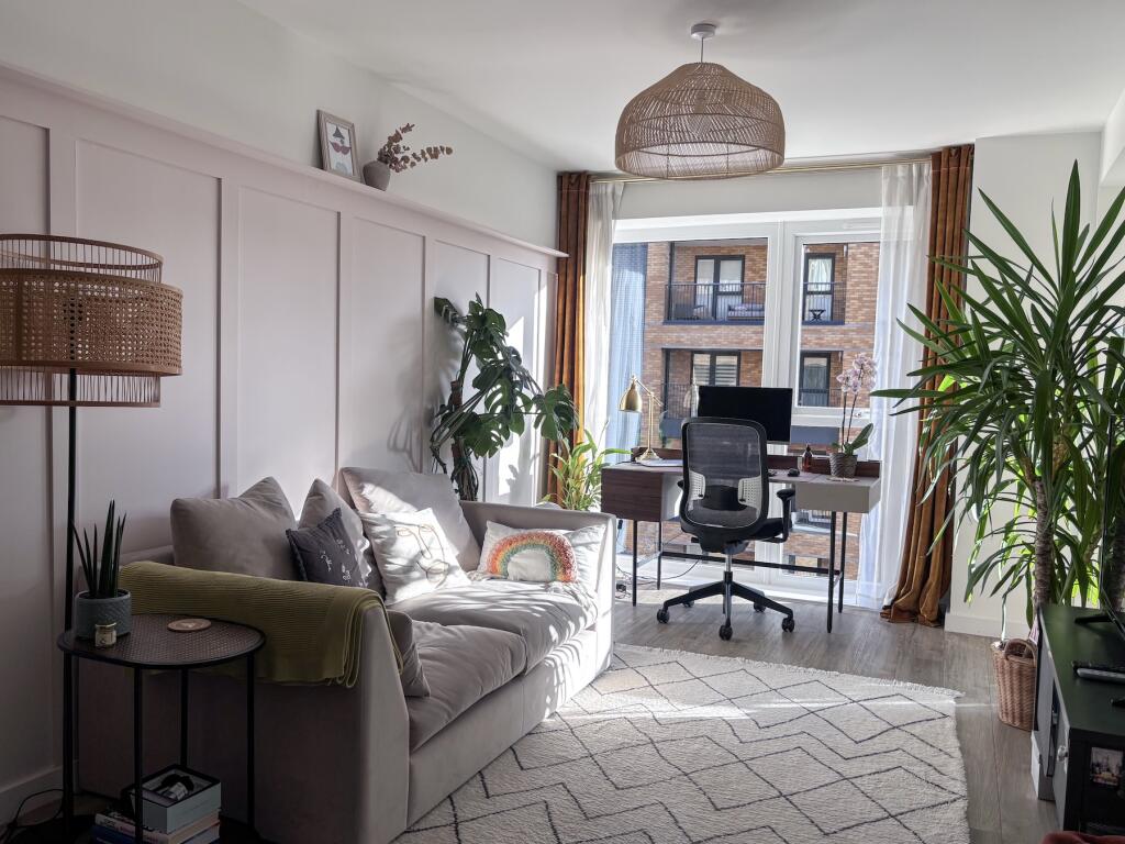 Main image of property: 7 Bowen Drive, Greenwich, London