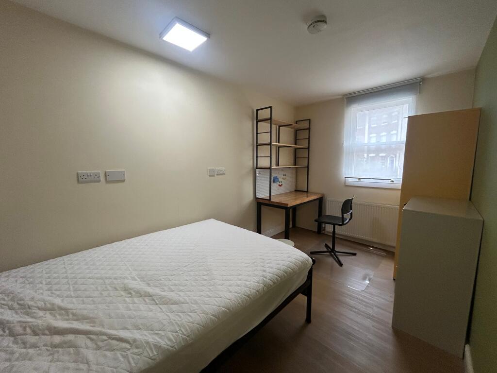 Apartment in Bristol, The Triangle, Clifton - View 5