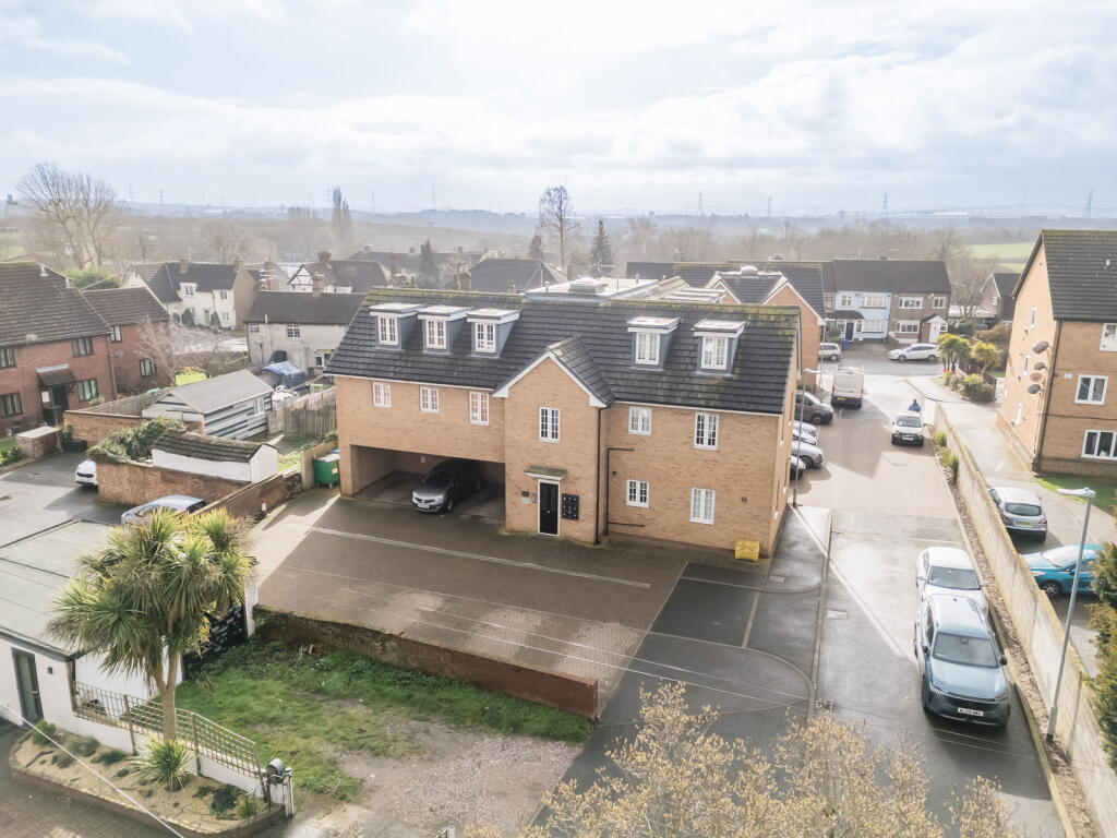 Main image of property: High Street,Aveley,South Ockendon,RM15 4AF