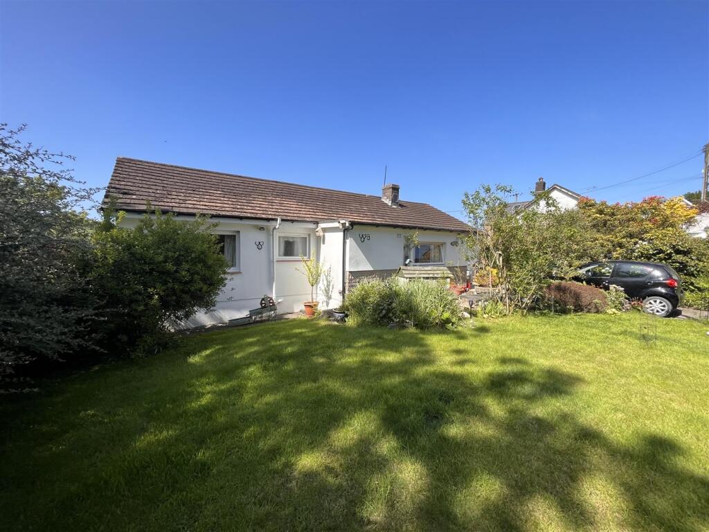 Main image of property: Mydroilyn, Lampeter