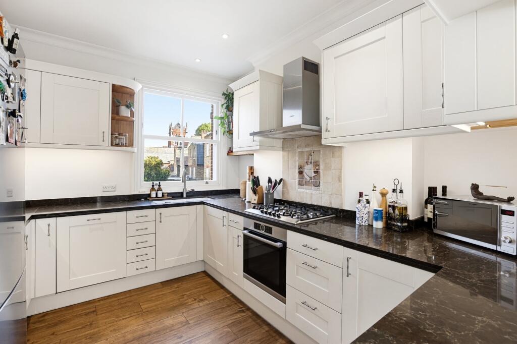 Apartment in London - View 5