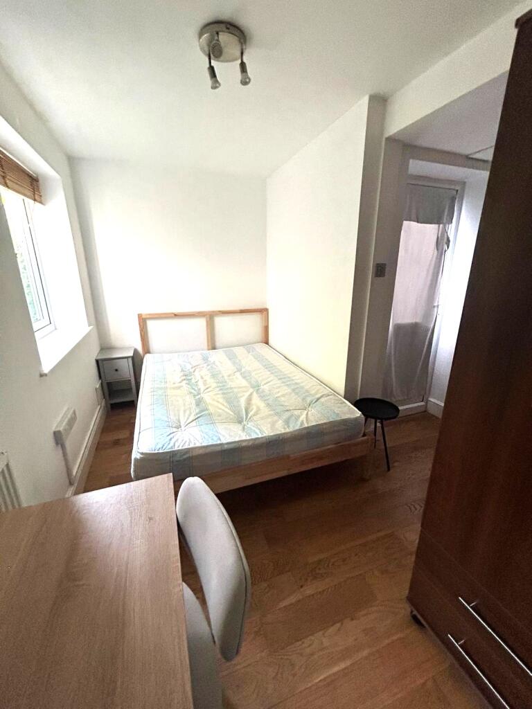 Main image of property: 137a Sumatra Road Room 3 London NW6 1PL