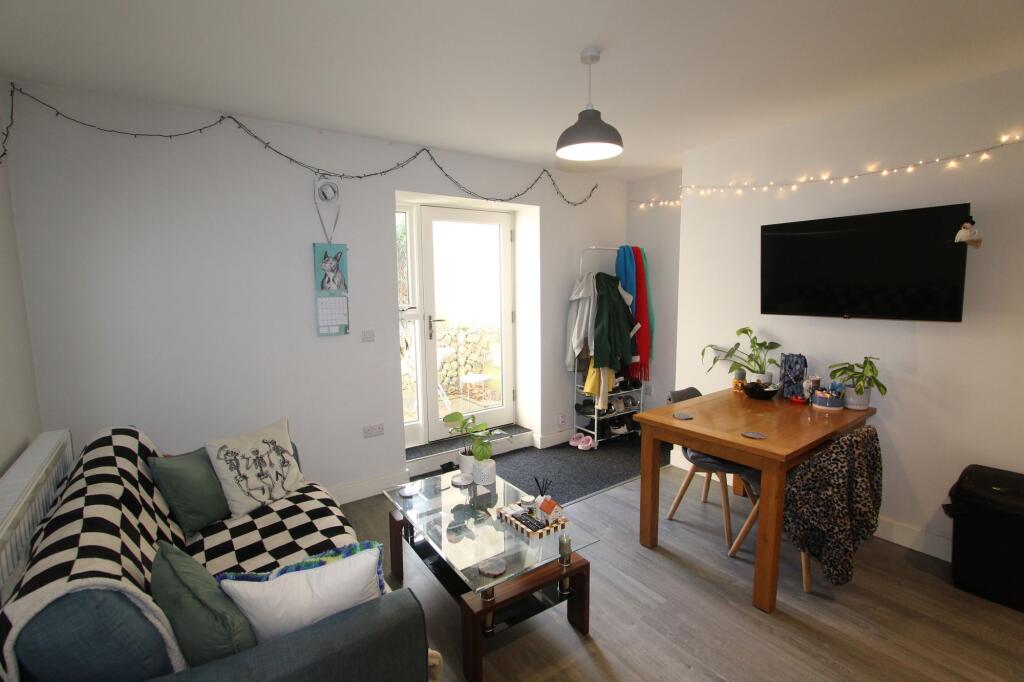 Apartment in Sheffield, Broomfield, Broomhall - View 2