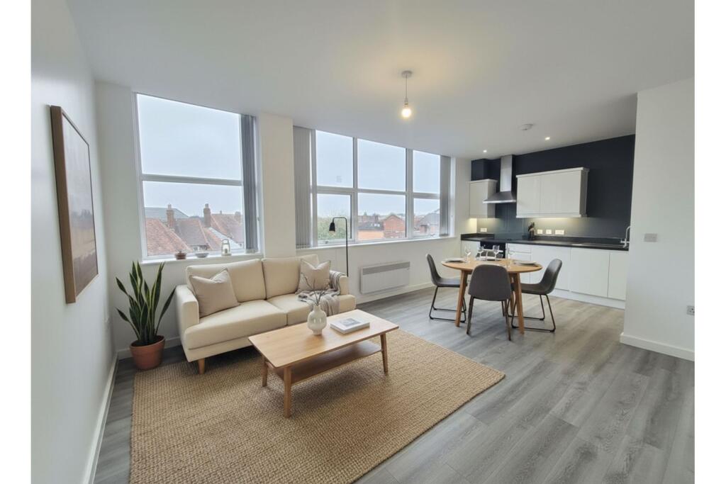 Main image of property: Stratford Road, Solihull, B90