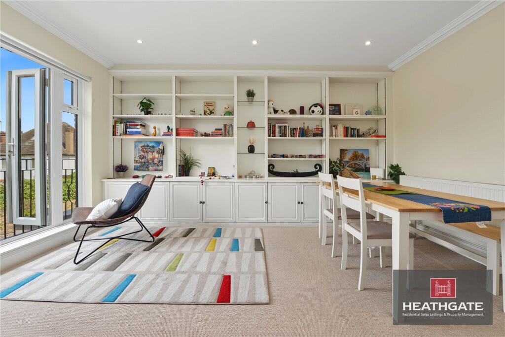 Apartment in London - View 5