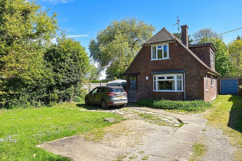 3-bed detached on Main Road, Woodham Ferrers, £550,000