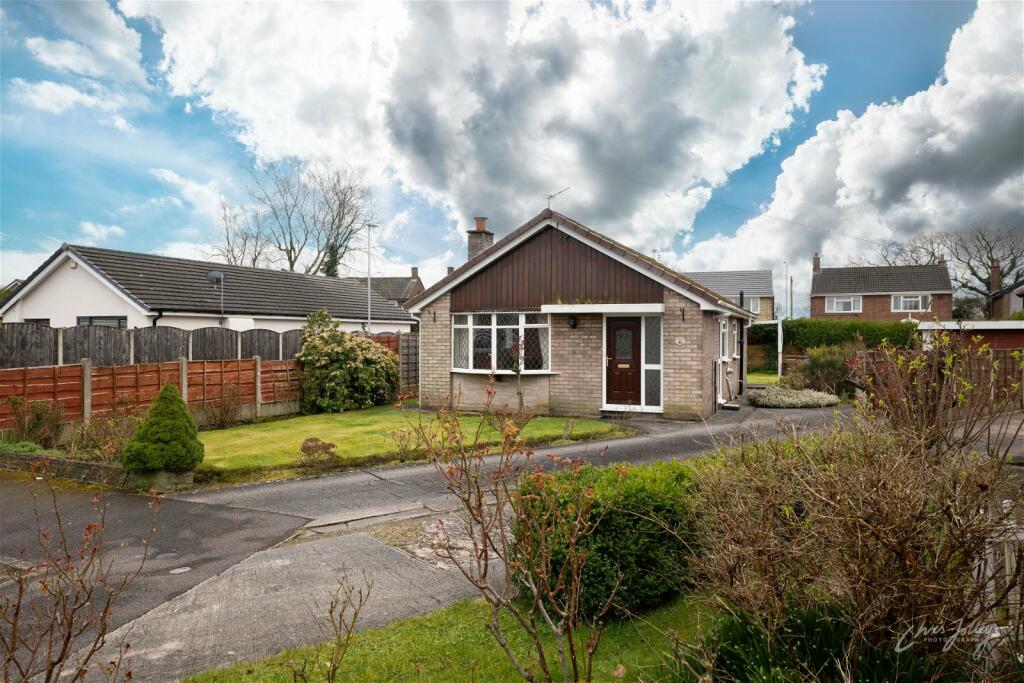 2-bed detached on Denbigh Close, Hazel Grove, Stockport, SK7 5NJ, £327,500