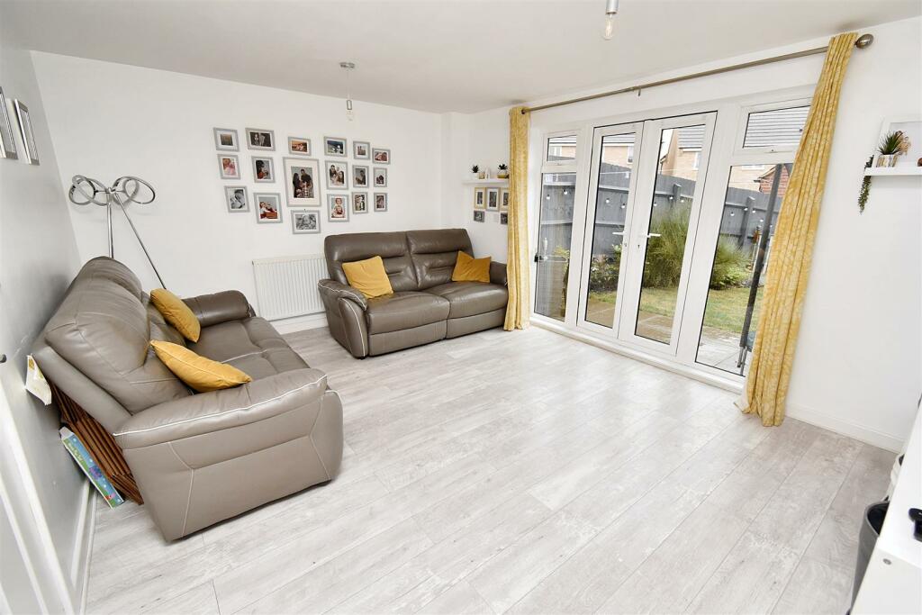 Flycatcher Road, Corby photo 4