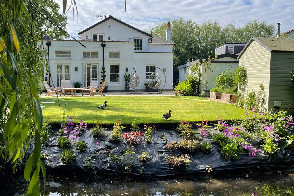 Main image of property: 5 bedroom house to rent in Addlestone Road, Addlestone KT15