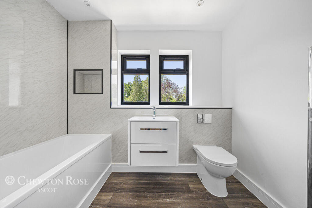 Terrace Road North, BRACKNELL - More