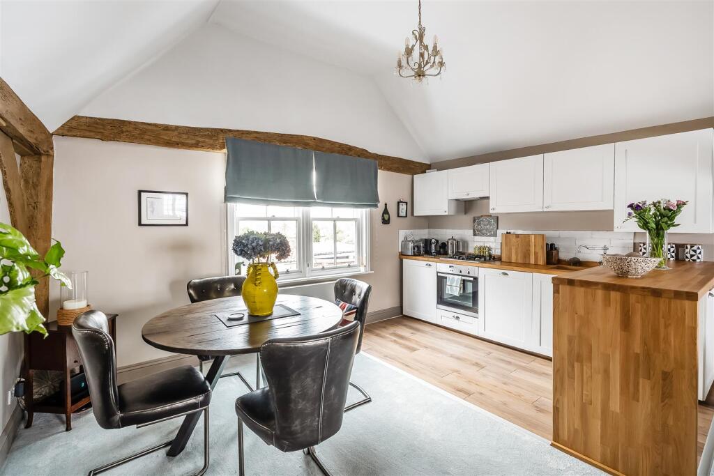 Church Street, Leatherhead, KT22 photo 3