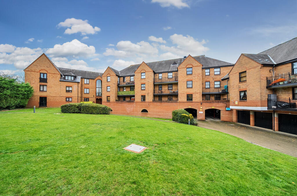 Main image of property: Chelmsford Road, Dunmow, Essex, CM6