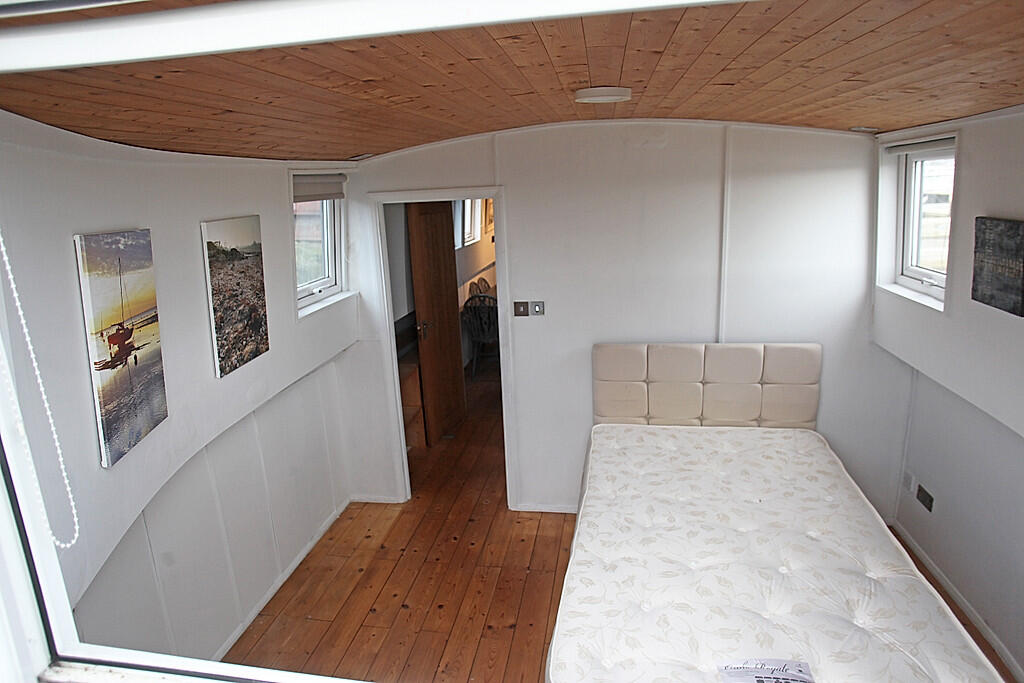 Apartment in Castle Point, Canvey Island - View 5