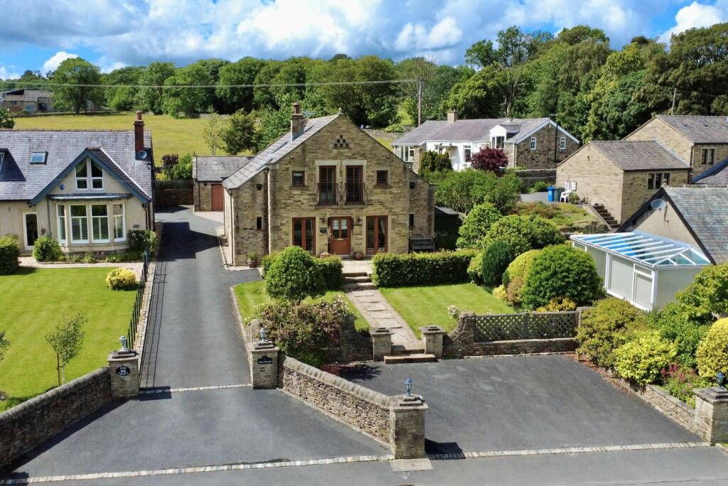 3-bed detached on The Hollies, Green Lane,  Glusburn BD20 8RU, £645,000