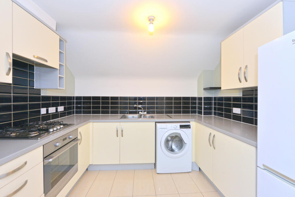 Rastrick Close, WV16 5AR photo 3