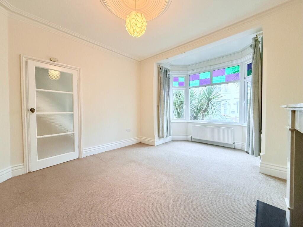 Brightwell Avenue, Westcliff-On-Sea, Essex, SS0 photo 4