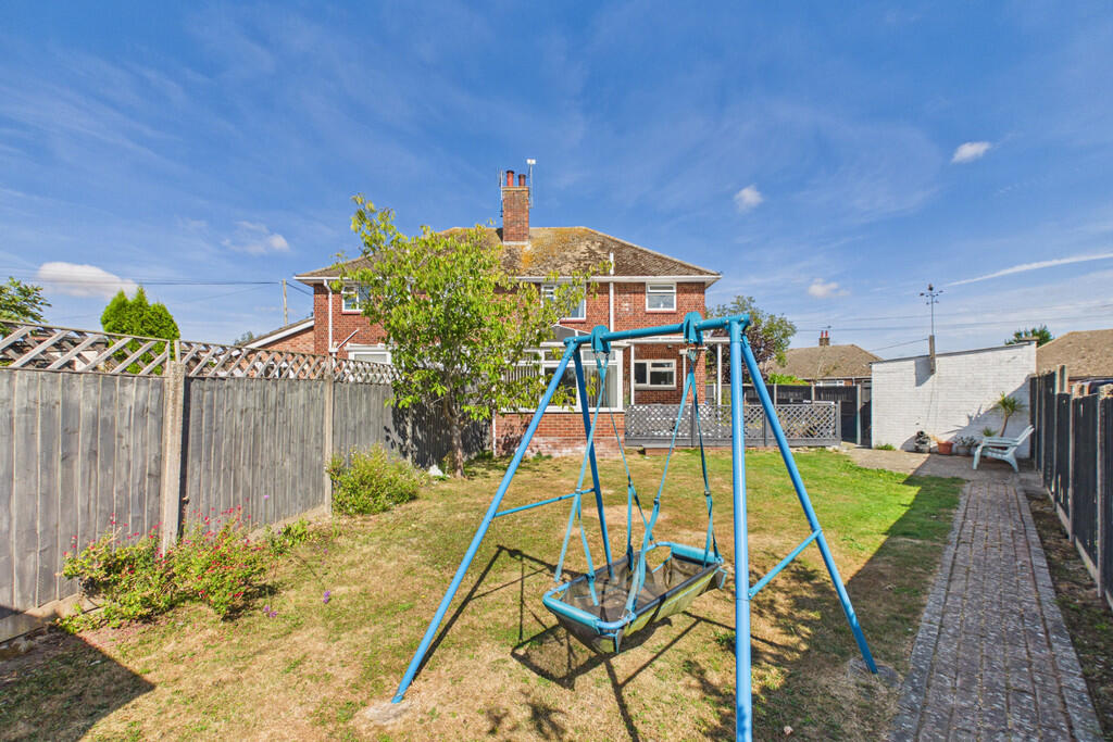 Queens Drive, Halesworth photo 4
