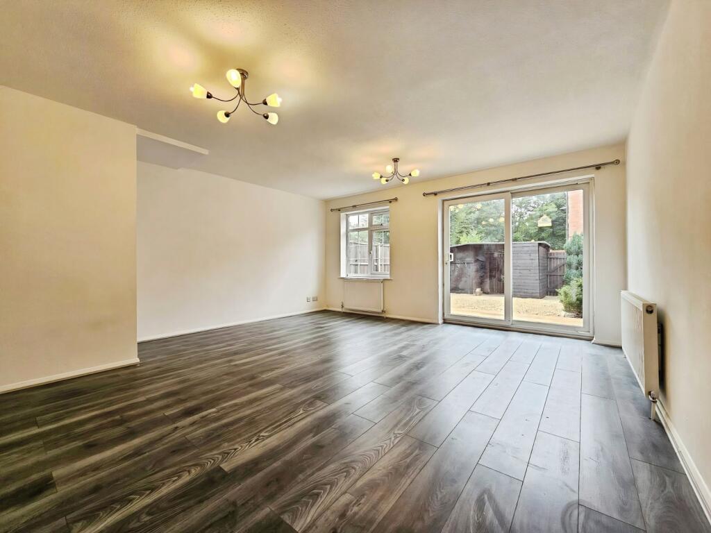 House in Twickenham - More
