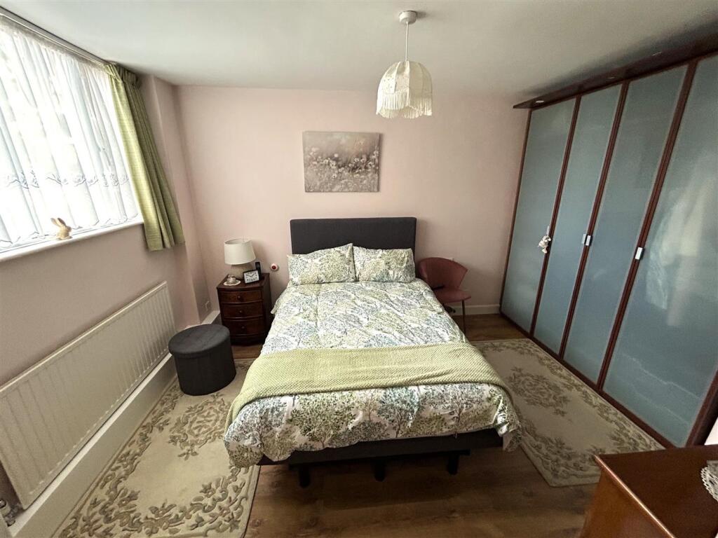 Apartment in Bromley - View 3