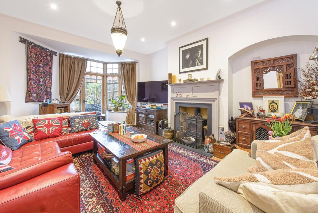 5-bed semi-detached on Alba Gardens, Golders Green, London, NW11, £1,000,000