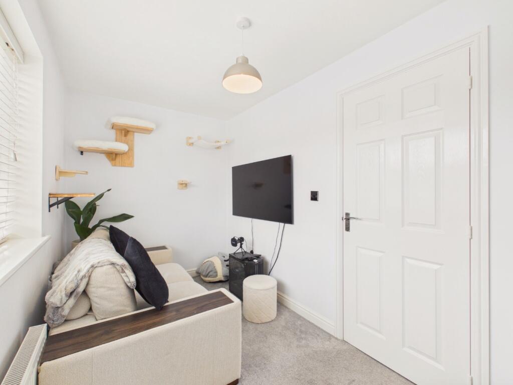 House in Hull, Kingswood - More
