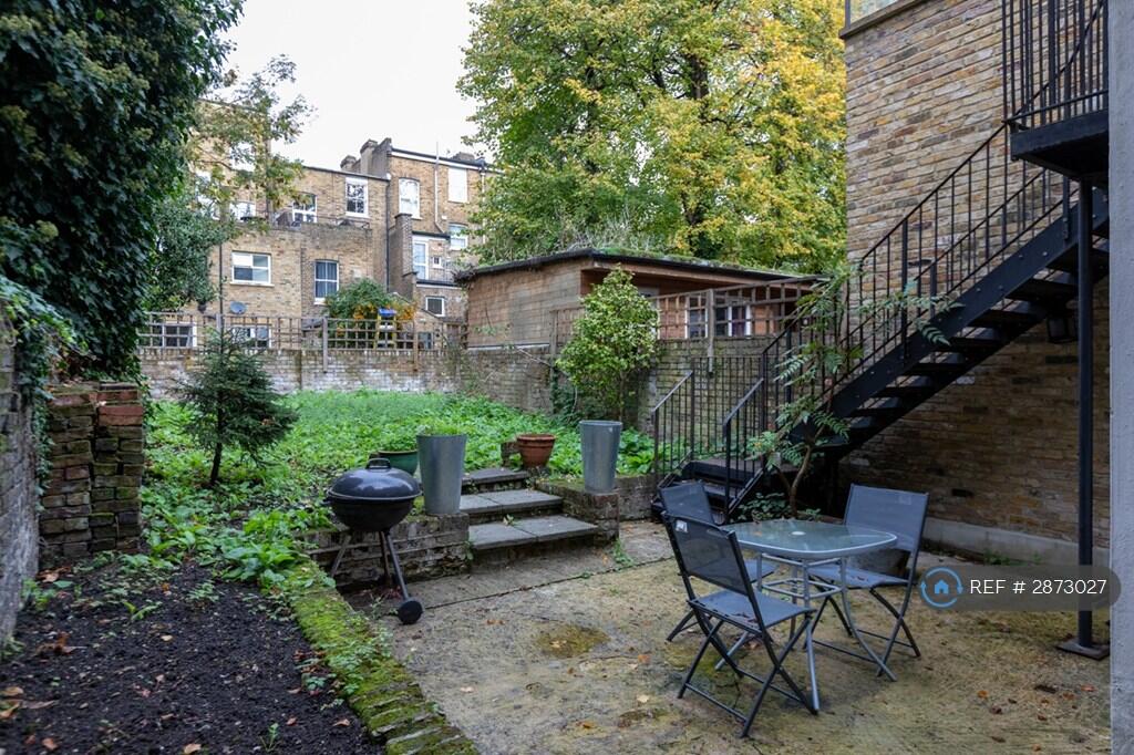 2 bedroom maisonette for rent