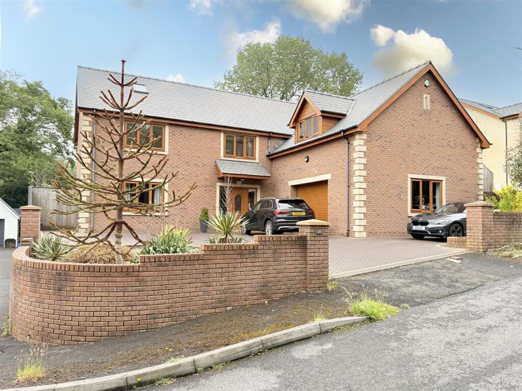 Main image of property: Glyn Y Swisdir, Llanelli