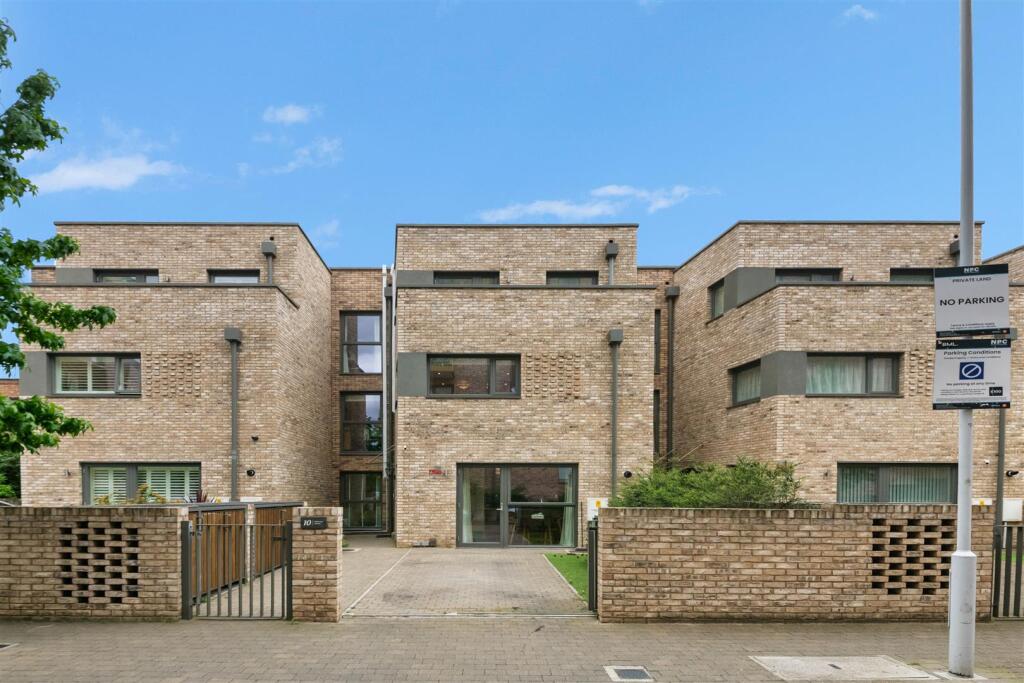 Main image of property: Selbourne Avenue, Hounslow