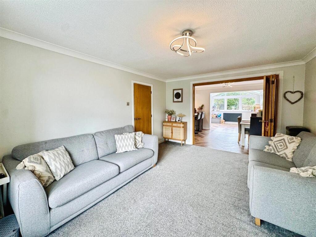 House in Newport - View 4