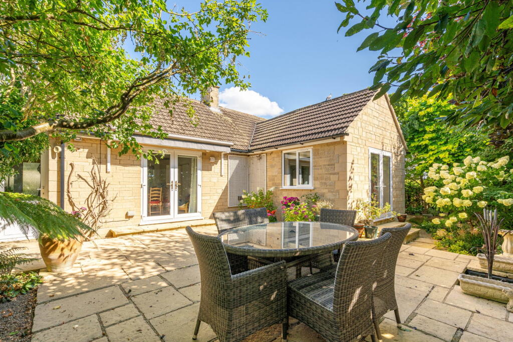 4-bed detached on Tetbury, £875,000