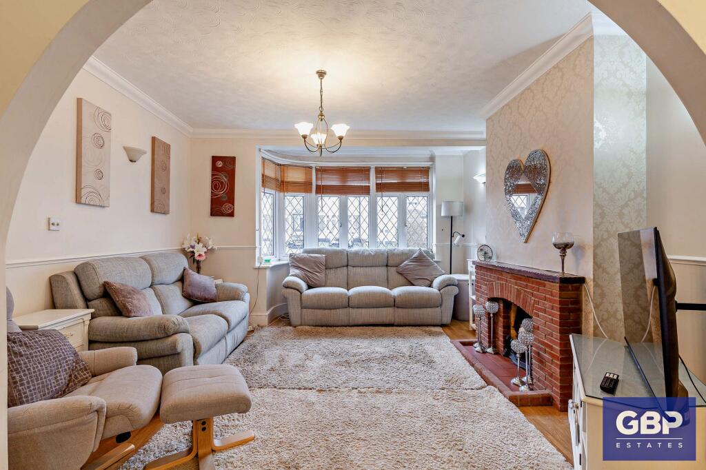 Stanley Avenue, Romford, RM2 photo 2
