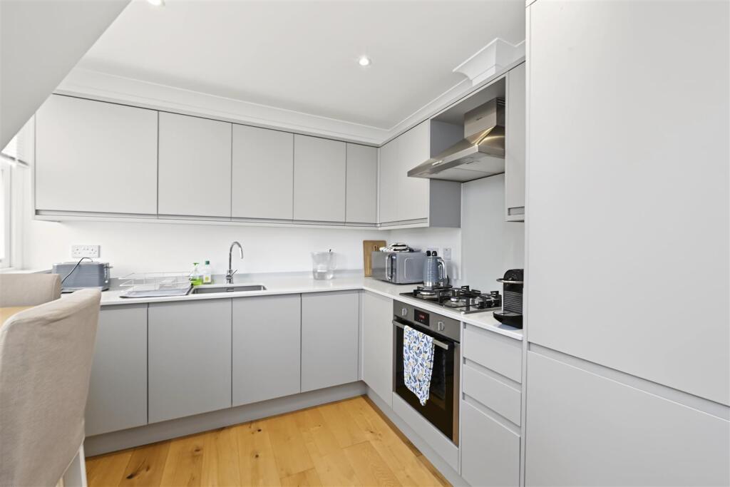 Apartment in St Albans, Townsend - More