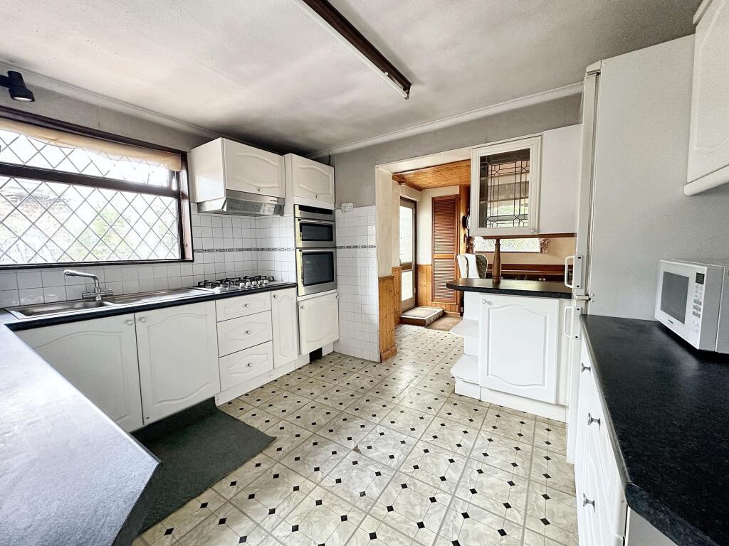 Southbourne Avenue, Holbury, SO45 photo 2