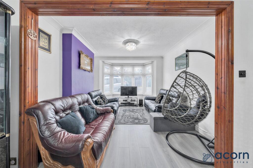 Rydal Gardens, London, London, NW9 photo 3