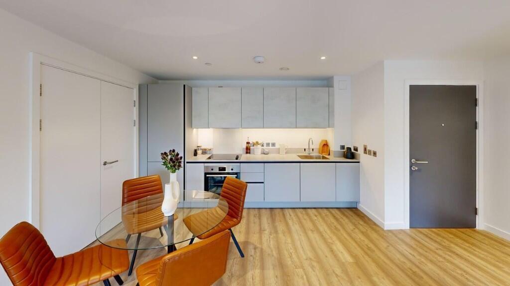 Apartment in Slough - View 4