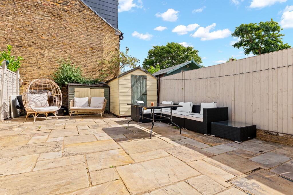 Apartment in Sutton - View 4