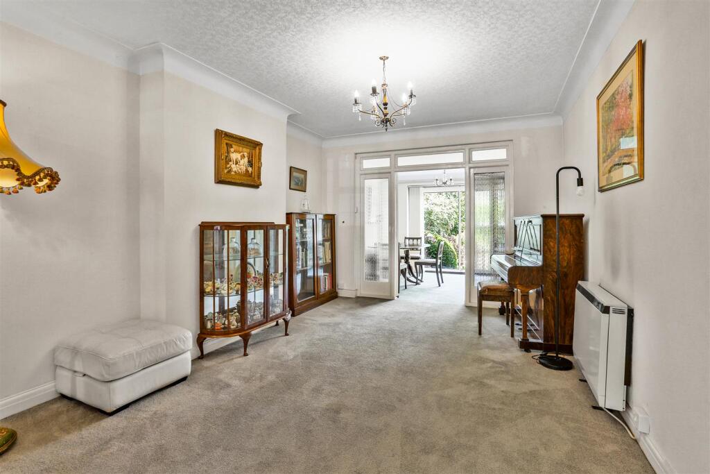 House in Cheam - More