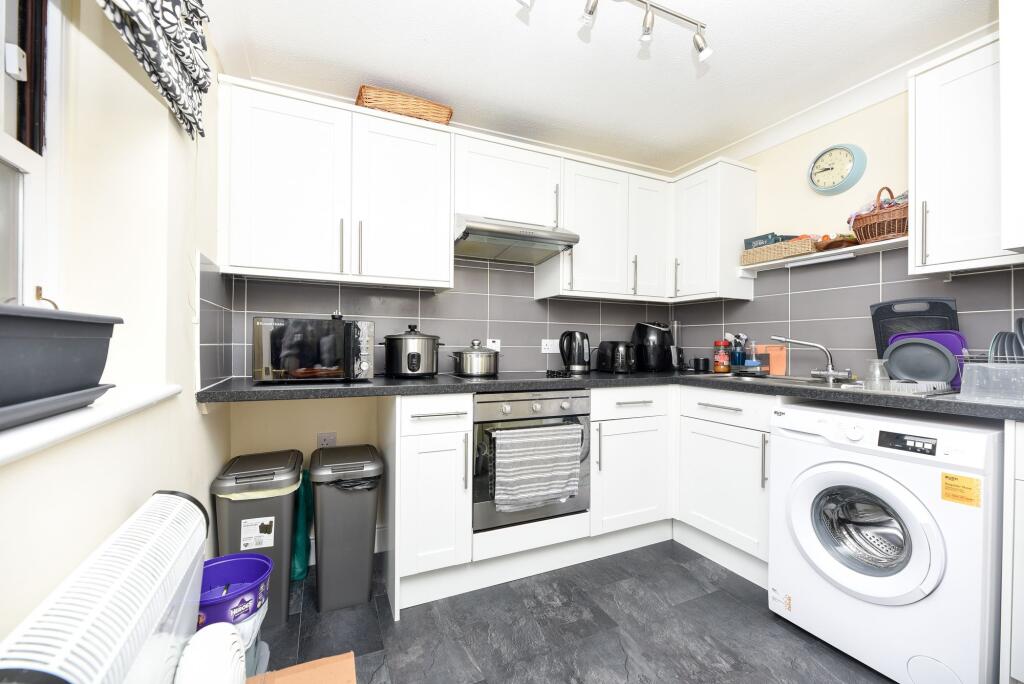 Ambury Road South, Huntingdon, PE29 - View 5