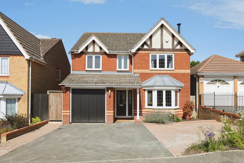 Main image of property: Victoria Avenue, RAYLEIGH, Essex, SS6
