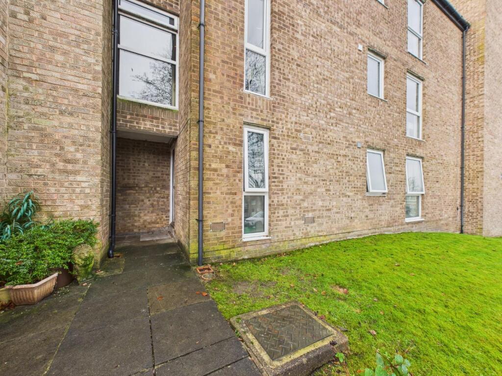 Main image of property: Frizley Gardens, Bradford