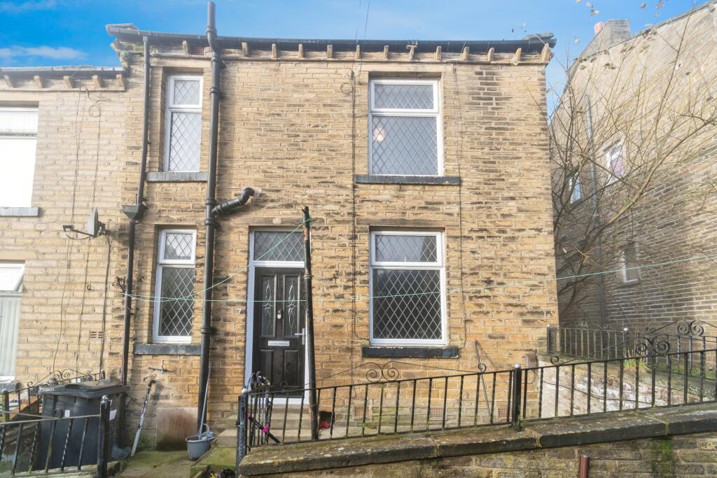 House in Bradford, West Yorkshire - View 3