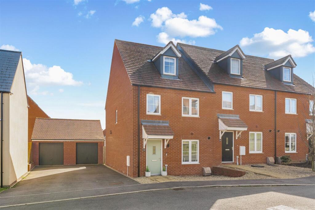 Main image of property: Longdon Crescent, Banbury - complete onward chain