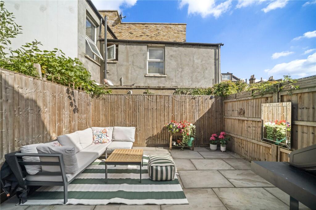 Apartment in London - View 4