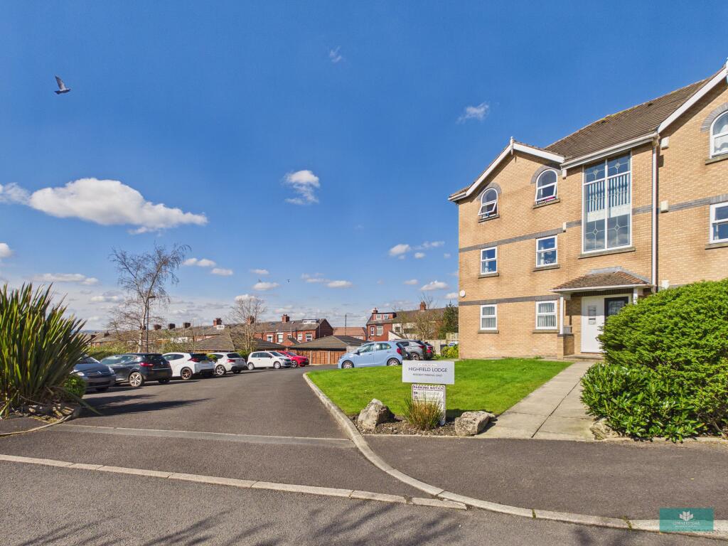 Hilltop Drive, Royton, Oldham Greater Manchester, OL2 photo 2