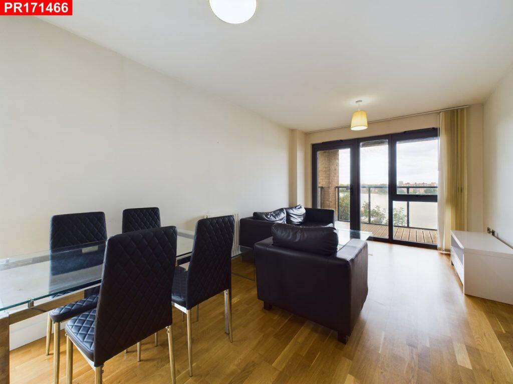 Main image of property: Finsbury Park – 2 Bedrooms Flat