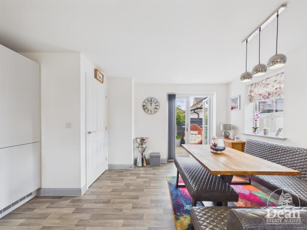House in Gloucester - View 4