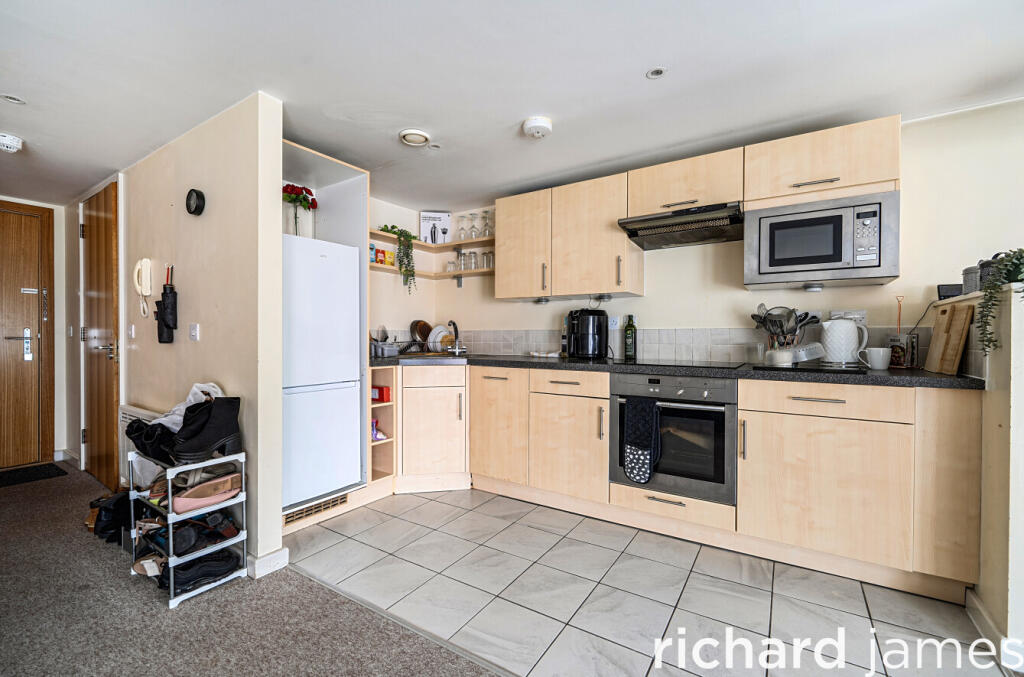Beckhampton Street, Swindon, SN1 photo 2