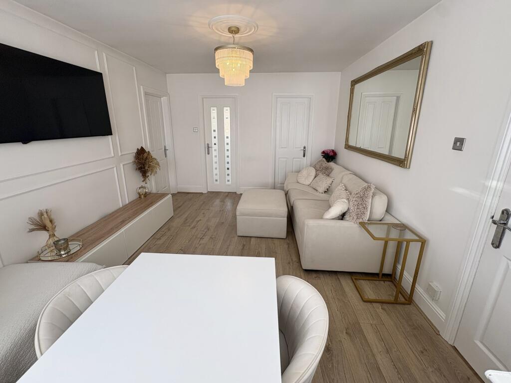 House in Castle Point, Canvey Island - View 4