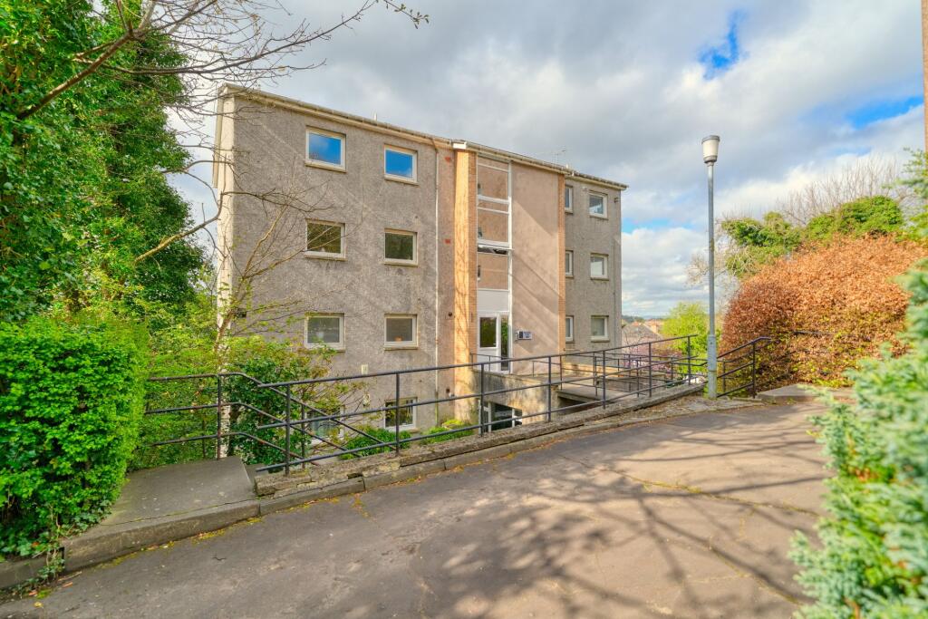 Main image of property: 184 Camphill Avenue, Flat 6, Shawlands, Glasgow, G41 3DT